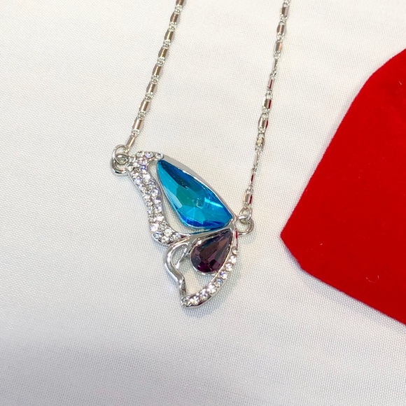 Jewelry - 🎉SALE🎉Austrian Crystal butterfly wing necklace